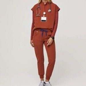 Women Figs Set in Auburn - XS Rafaela & MP Joggers